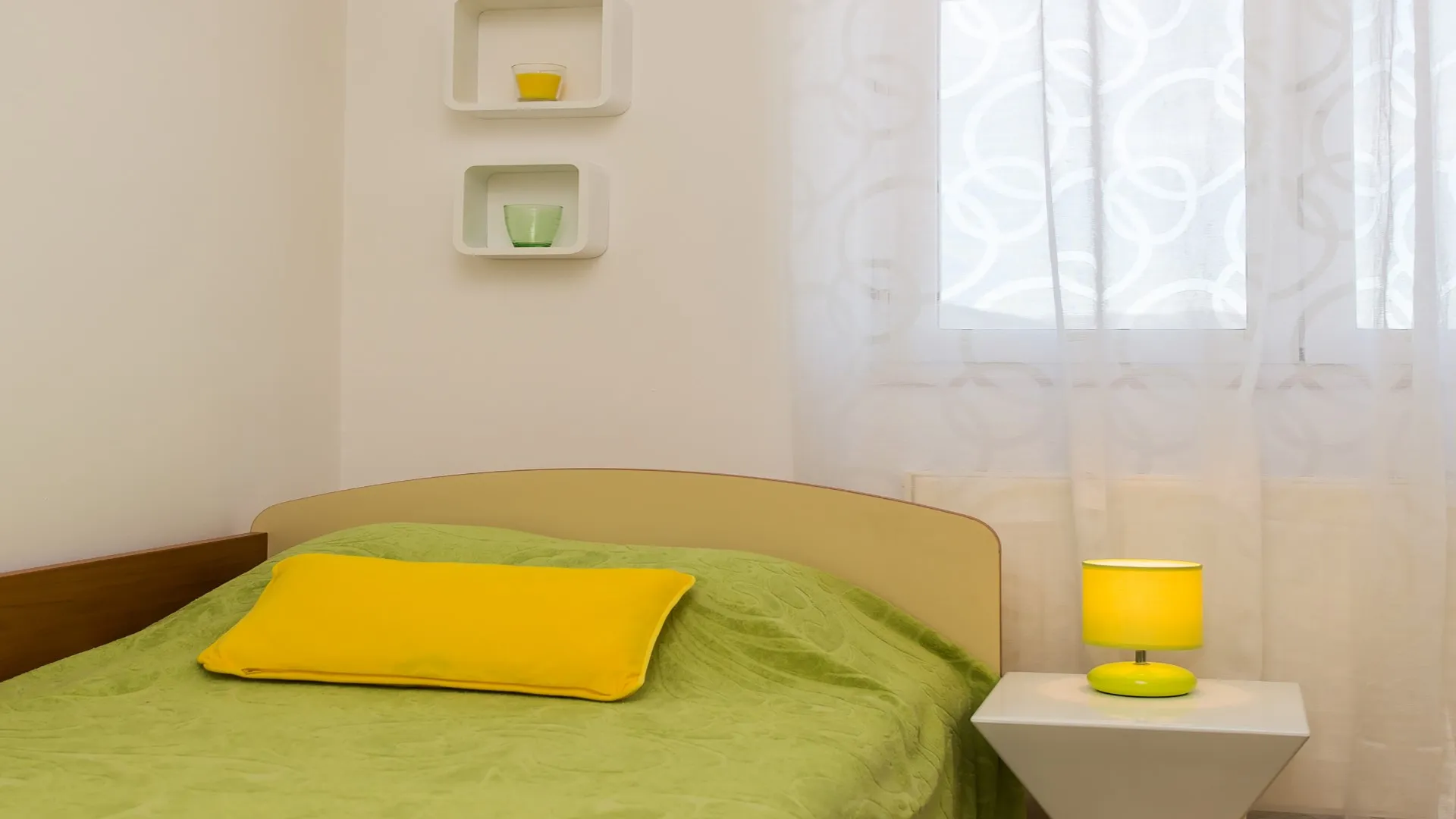 Bedrooms 16